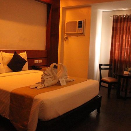 Grace Crown Hotel Angeles Bagian luar foto