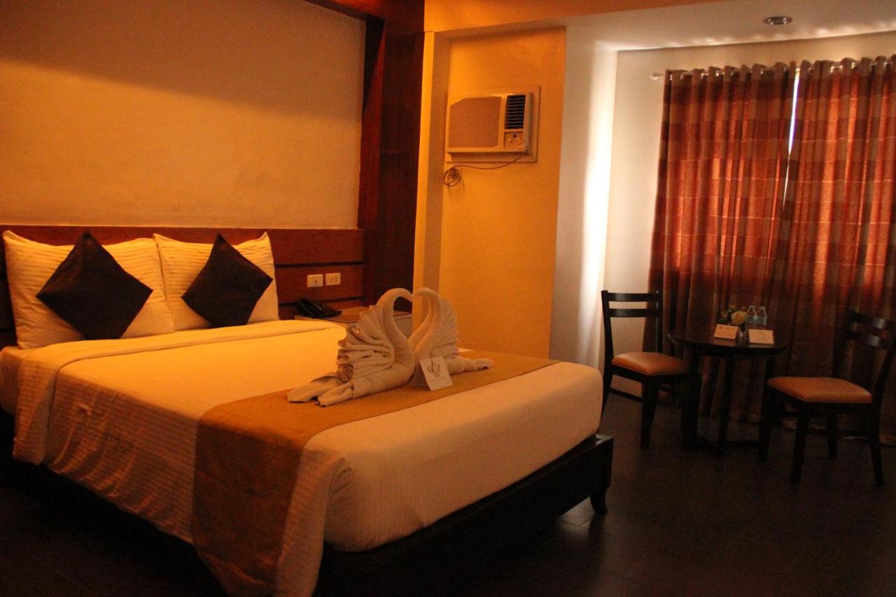 Grace Crown Hotel Angeles Bagian luar foto