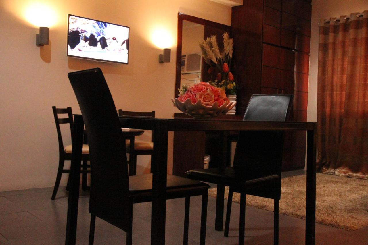 Grace Crown Hotel Angeles Bagian luar foto