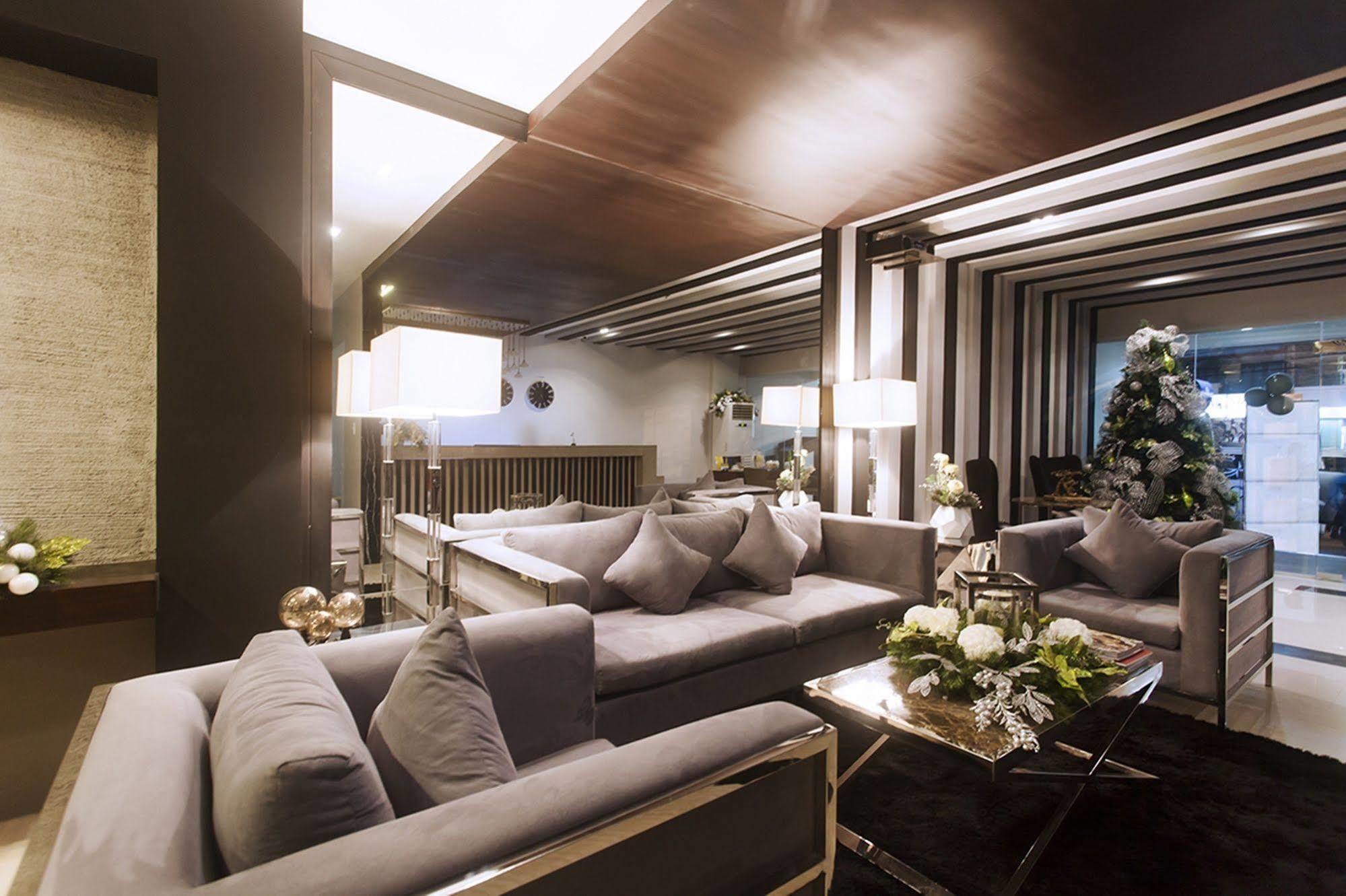Grace Crown Hotel Angeles Bagian luar foto