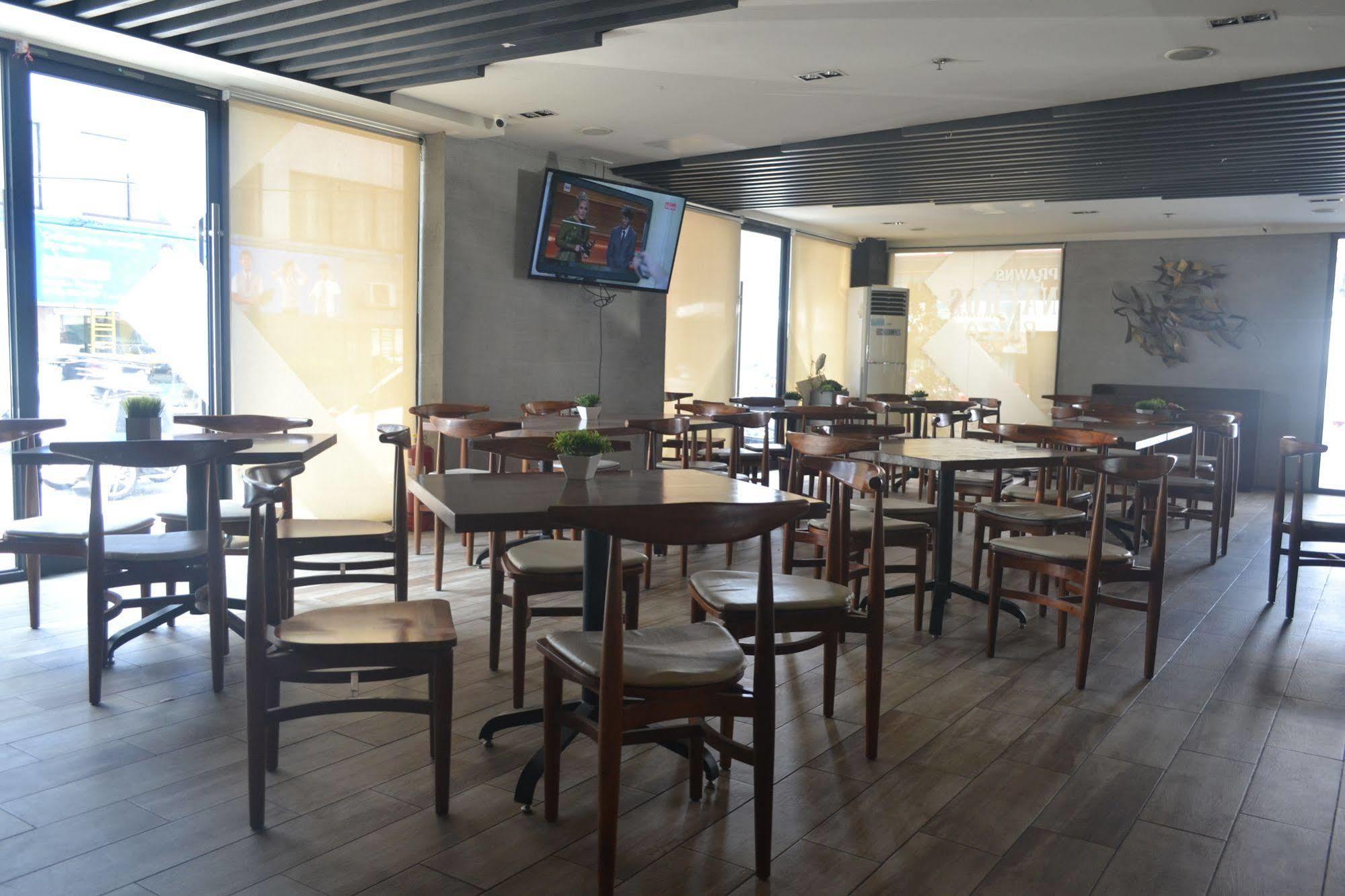 Grace Crown Hotel Angeles Bagian luar foto