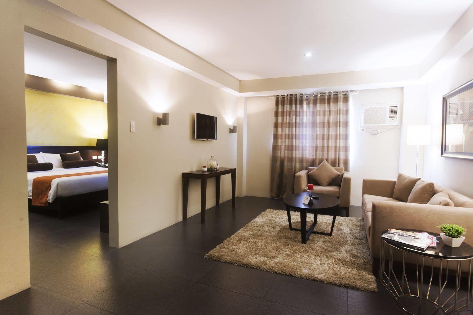 Grace Crown Hotel Angeles Bagian luar foto