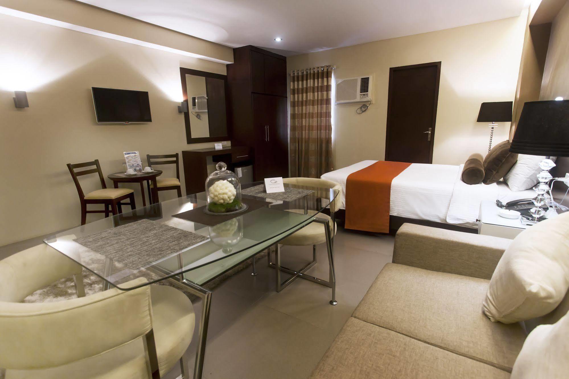 Grace Crown Hotel Angeles Bagian luar foto