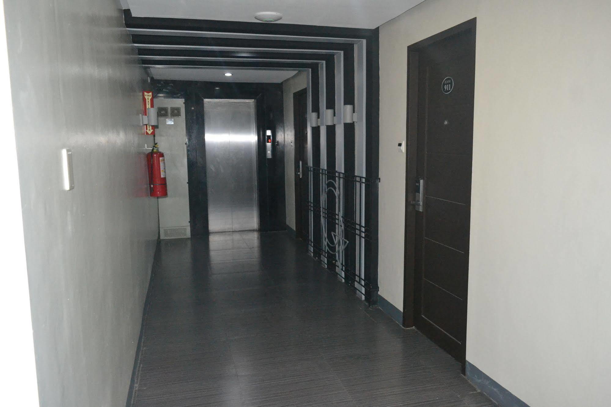 Grace Crown Hotel Angeles Bagian luar foto